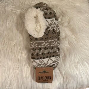 Northeast Cozy Cabin slippers Women’s shoe size 5-10